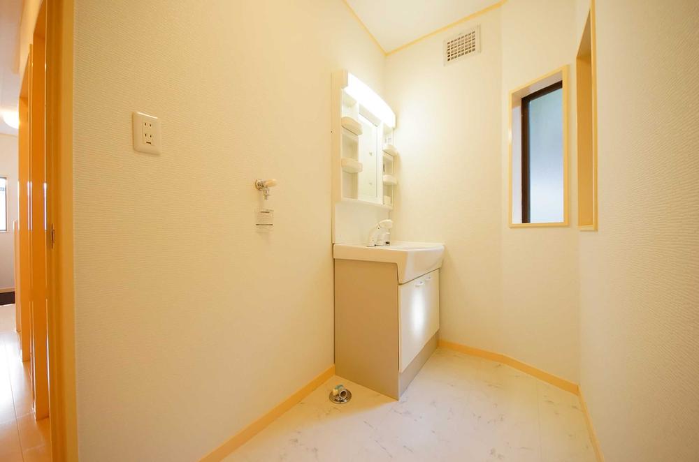Wash basin, toilet. Indoor (11 May 2013) Shooting, It is vanity. 