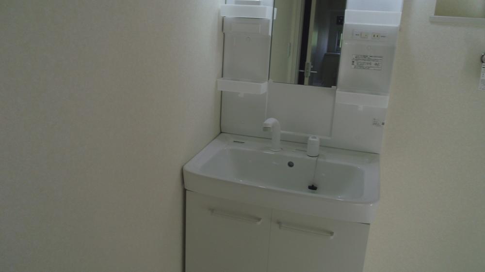 Wash basin, toilet. Indoor (September 2013) Shooting