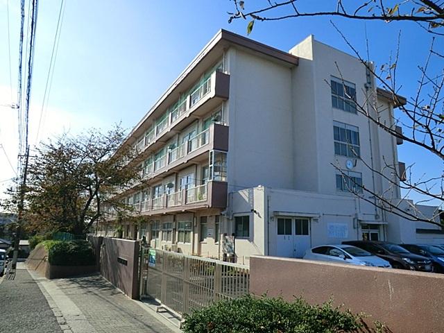 Primary school. 361m to Yokohama Municipal Serigaya Minami Elementary School