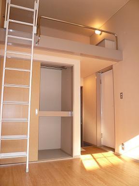 Living and room. Day good rooms
