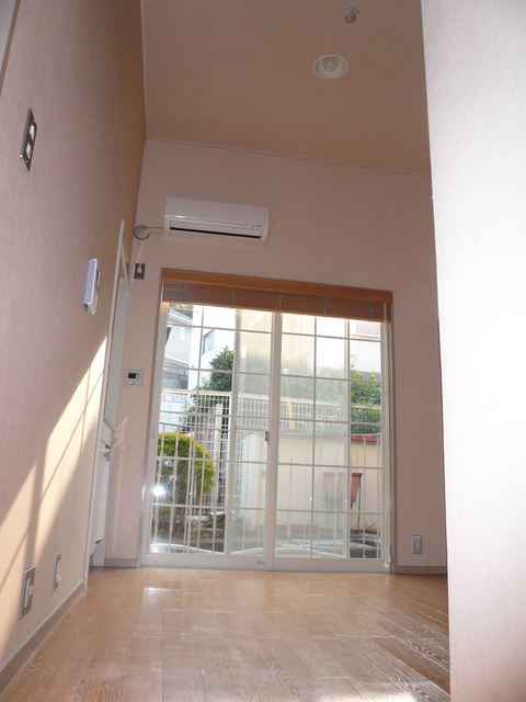 Living and room. Day good rooms