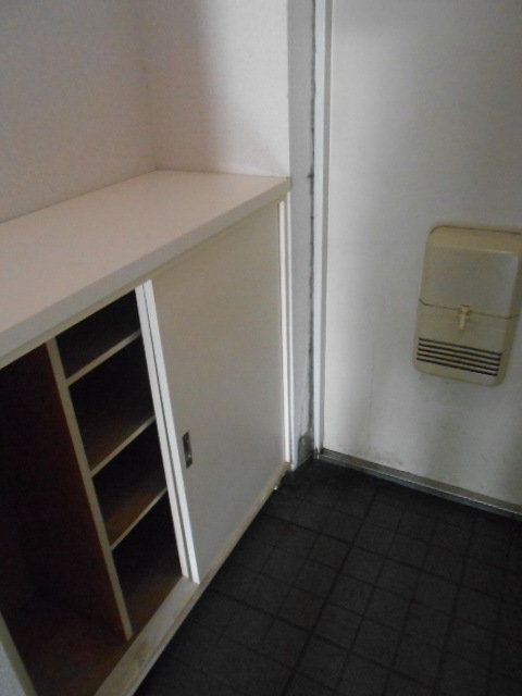 Entrance. With cupboard, Entrance