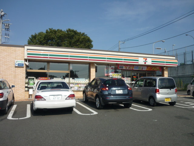 Convenience store. 265m to Seven-Eleven (convenience store)