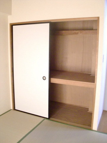 Other room space. Japanese-style storage