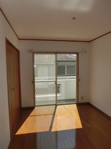 Other room space. Western-style 2 to about 6 Pledge