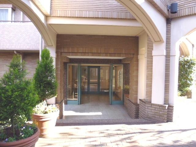 Entrance. Common areas