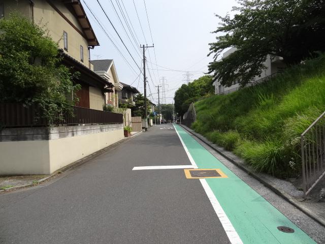 Local photos, including front road. Frontal road