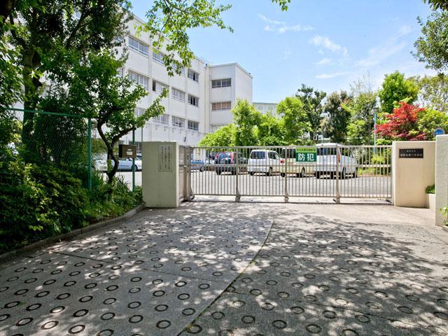 Junior high school. Yokohama Municipal Konandai 870m until the first junior high school