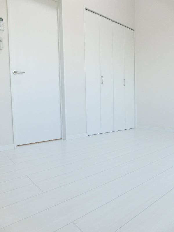 Living and room. Bright rooms that white was the keynote