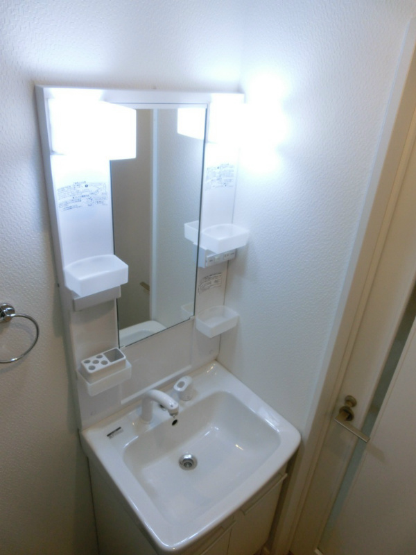 Washroom. Independent wash basin