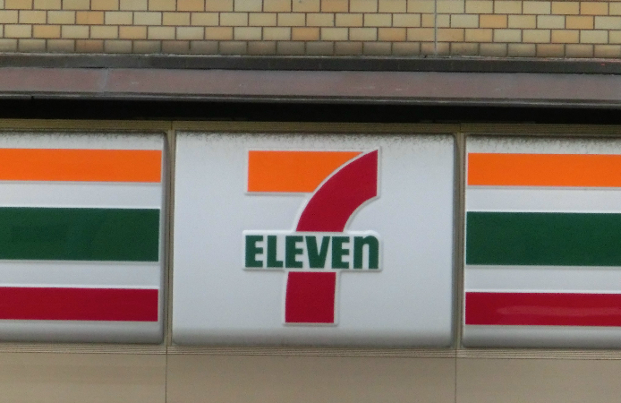 Convenience store. Seven-Eleven Yokohama Hino 5-chome up (convenience store) 693m