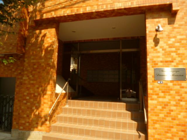 Entrance. Common areas