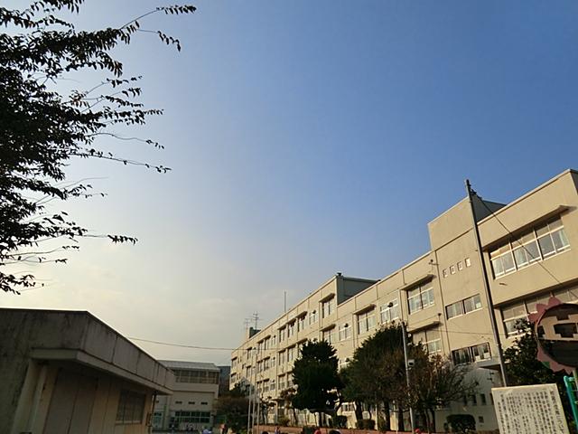 Primary school. 1100m to Yokohama City Nagano Elementary School