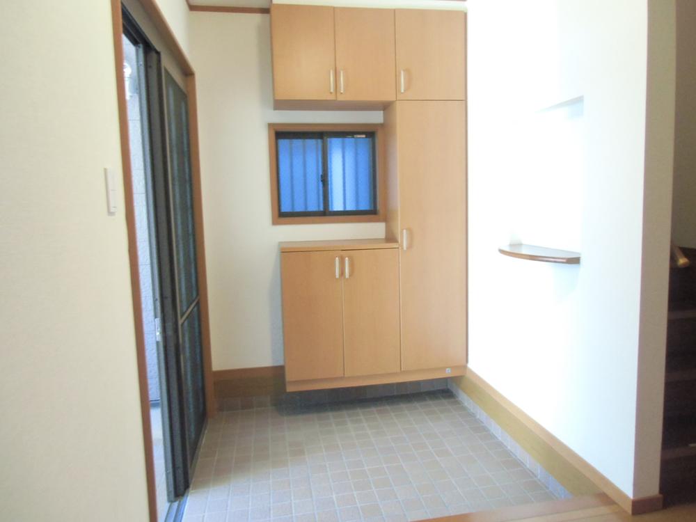 Entrance. Also spacious entrance.