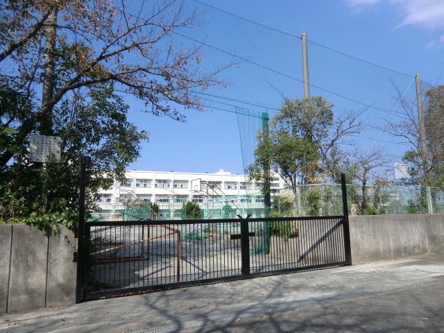 Junior high school. Konandai 950m until the first junior high school