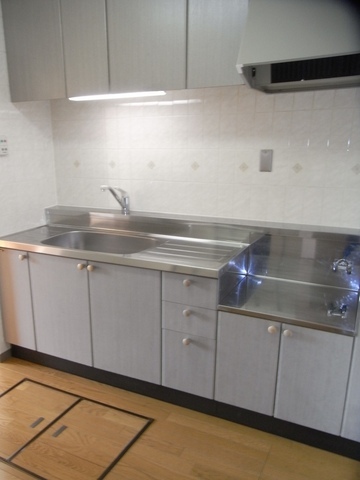 Kitchen. Gas stove attack can be installed