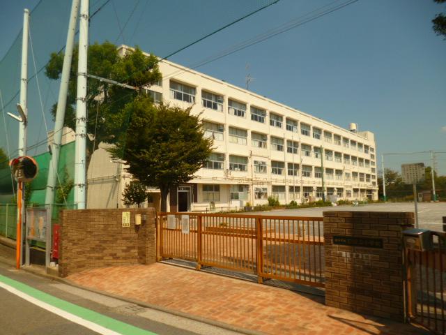 Primary school. 892m to Yokohama Municipal Higiriyama Elementary School