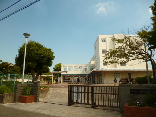 Junior high school. 851m to Yokohama Municipal Higiriyama junior high school