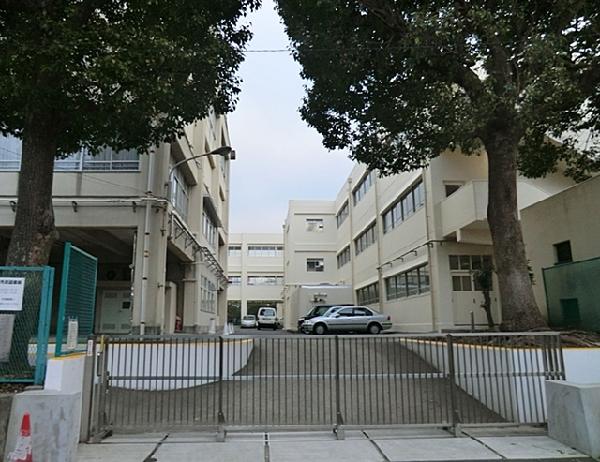 Primary school. 900m to Yokohama Municipal Nagatani Elementary School