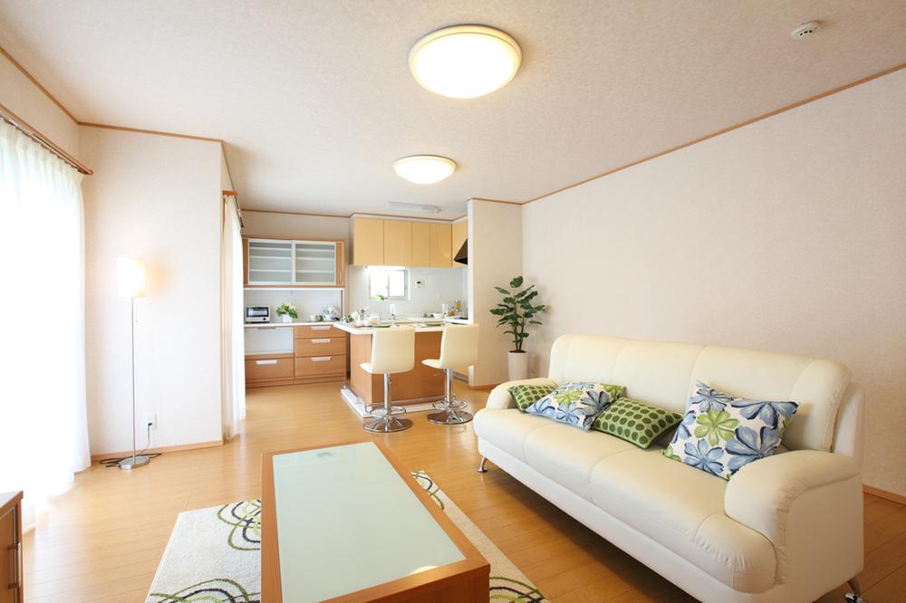 Living.  [Our condominium construction cases / living ・ 1] Bright and spacious living is working as a whole family of recreation.