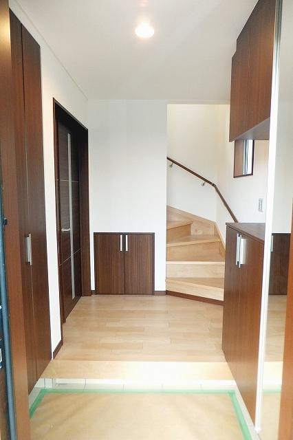 Entrance. A Building room (October 17, 2013) Shooting