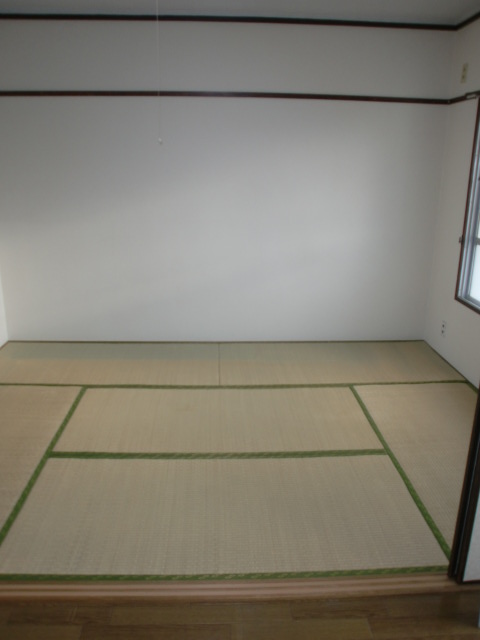 Other room space. Japanese-style direction from dining