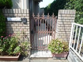 Entrance. Entrance of the gate. There intercom.