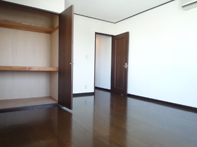 Living and room. 2 Kaiyoshitsu 8.5 Pledge. There is also a storage of spread. Of course Flooring