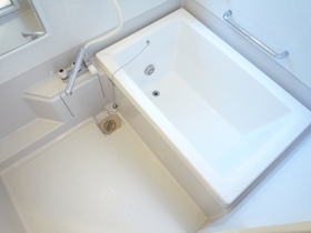 Bath. Reheating, Mirror there in the bathroom. You can also ventilation because there is also a window in the bathroom