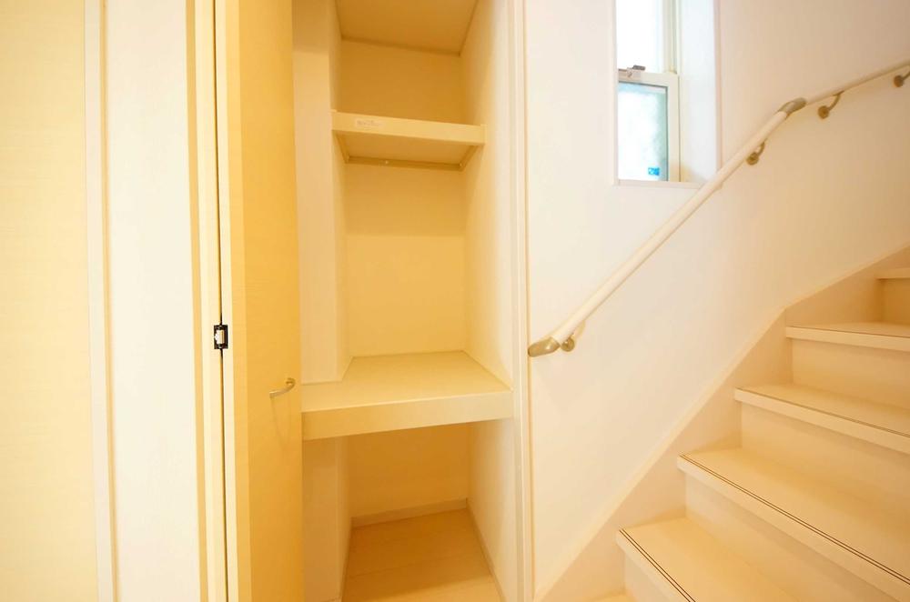 Receipt. Indoor (11 May 2013) Shooting, The first floor of the corridor storage.