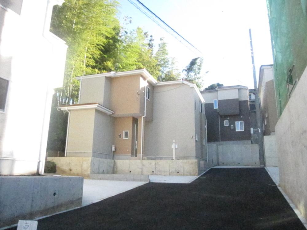 Local appearance photo. Local is a 7-Building. (October 2013) Shooting