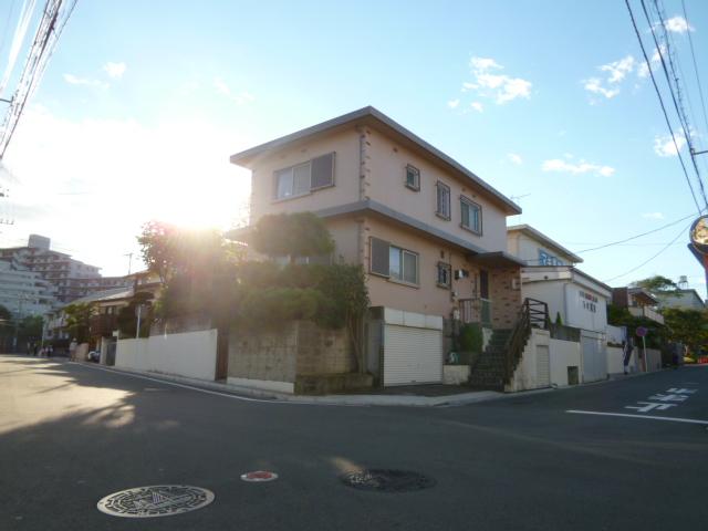 Local photos, including front road. Front road southeast side 8m ・ Northeast side 6m