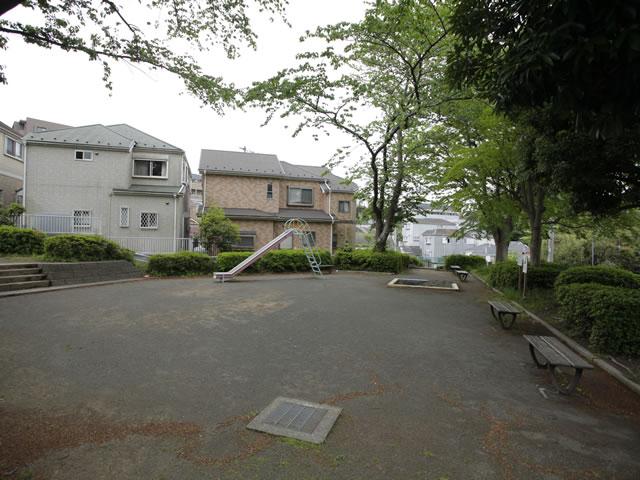Other local. Park adjacent Child-rearing environment favorable