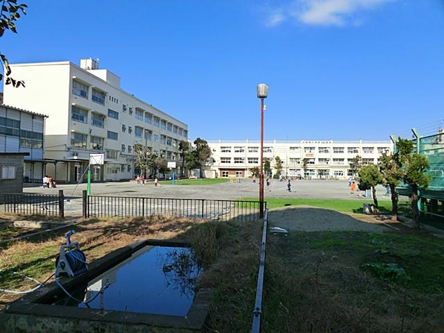 Primary school. 900m to Yokohama Municipal Sakuraoka Elementary School