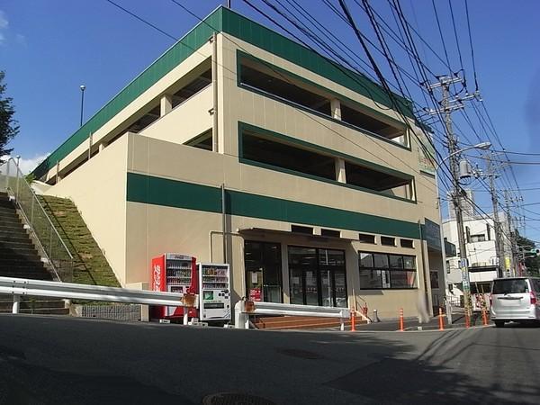 Supermarket. There is another 1 super at 560m 7-minute walk to the Super Paramatman Serigaya shop