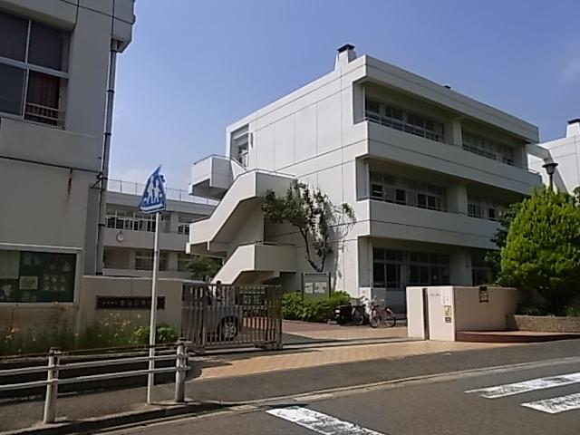 Junior high school. 842m to Yokohama Municipal Higashinagaya junior high school