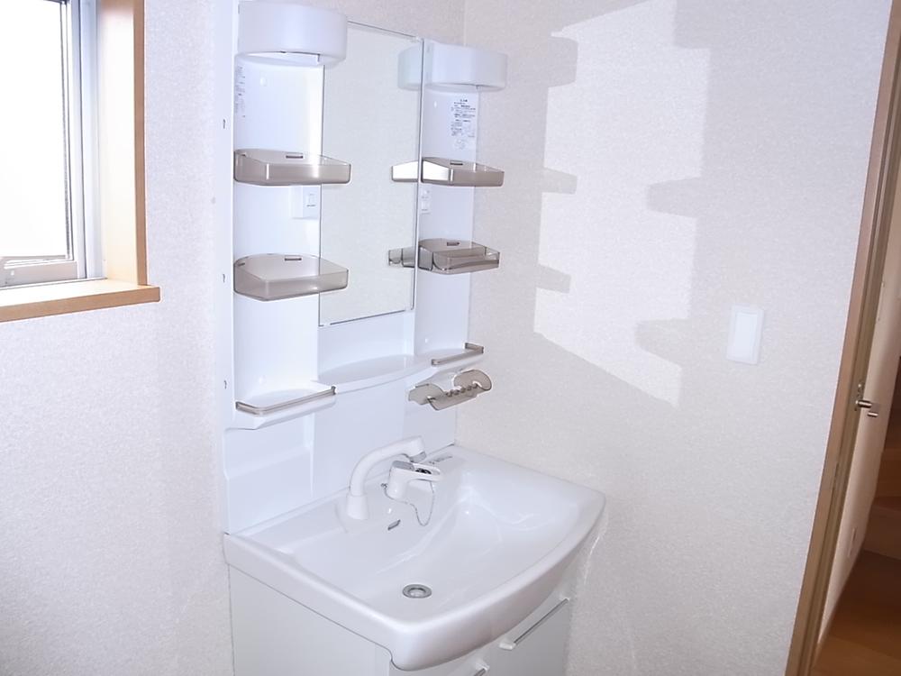 Wash basin, toilet. Indoor (11 May 2013) Shooting