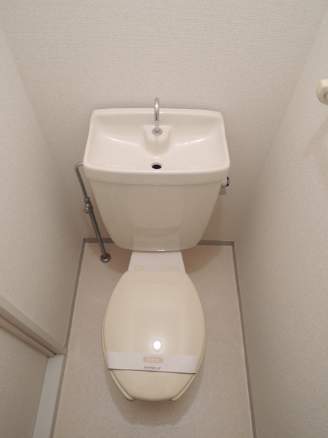 Toilet. ◇ toilet ◇