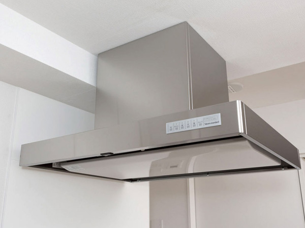 Kitchen.  [Rectification Backed range hood] Quickly exhaust the smoke and smell in the powerful ventilation, It is easy to clean.  ※ In the case of wall with kitchen, Different shape.