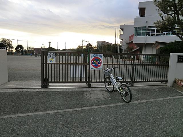 Primary school. It is a short walk up to 170m Nova Suzukake elementary school to Nova Suzukake elementary school. It is the peace of mind who the little children come