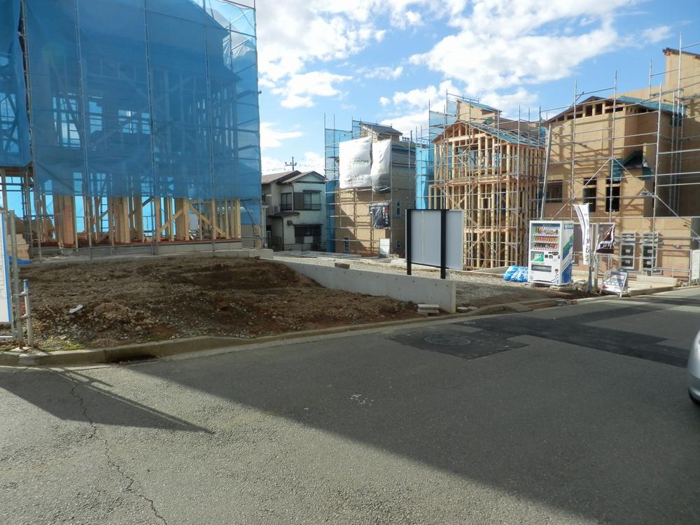 Local appearance photo. Local is per yang good! Front road is also widely, Very good location!