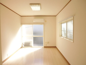 Living and room. Southeast angle room ・ Bright Western-style 7 pledge two-plane daylight