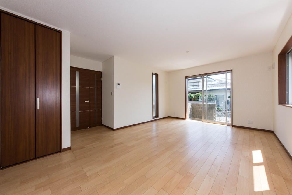 Living. Large space of about 18 quires ・  ・ Spacious Living Dining & Kitchen