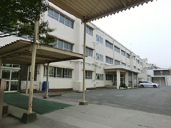 Primary school. 500m to Yokohama Municipal Fujinoki Elementary School