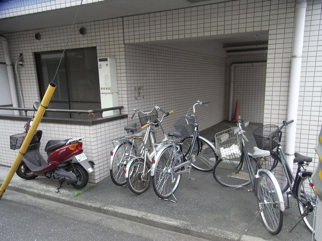 Other common areas. On-site, Bicycle-parking space