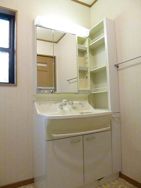 Wash basin, toilet