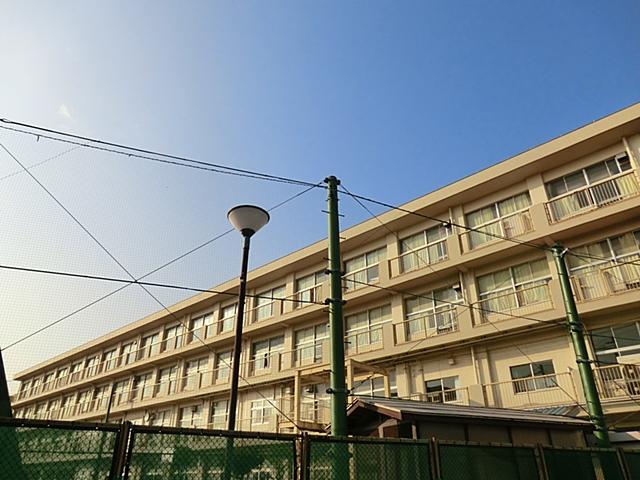 Primary school. 130m to Yokohama Municipal phase Takeyama Elementary School