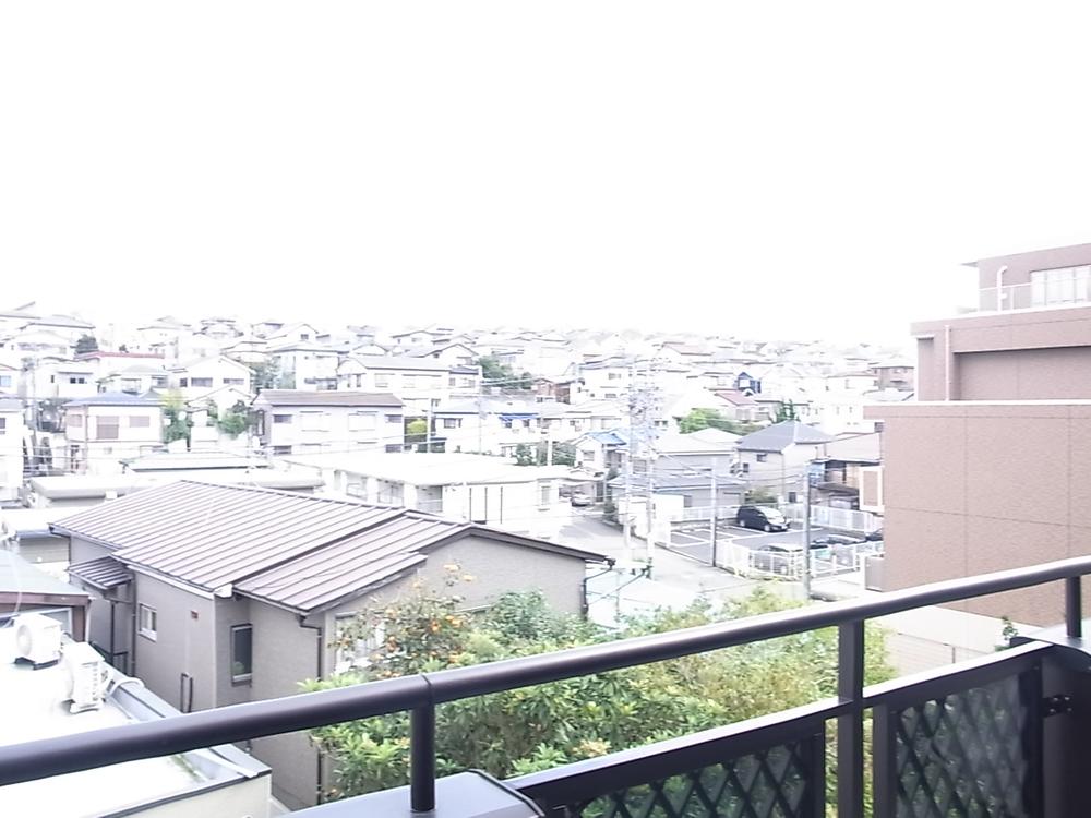 View photos from the dwelling unit. View from the site (November 2013) Shooting