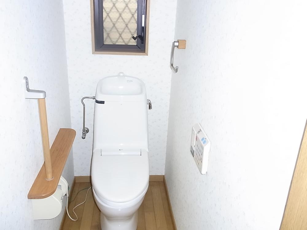 Toilet. Indoor (11 May 2013) Shooting