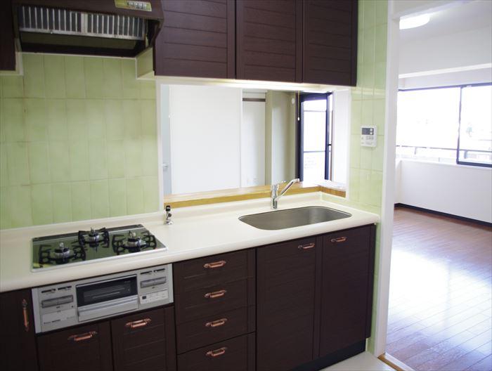 Kitchen. Counter kitchen also in cooking enjoy a conversation with your family